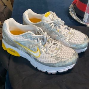 Nike livestrong women 10